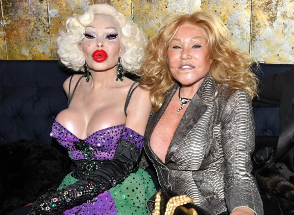 Amanda Lepore和Jocelyn Wildenstein在2021年的万圣节派对上